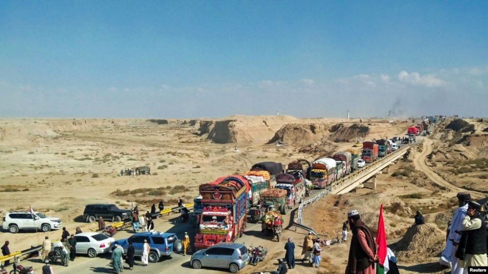 پاکستان کې حکومت ضد لاریون کوونکو یو شمېر لويي لارې تړلې دي