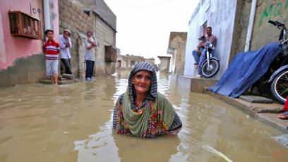 پاکستان کې بارانونو ۸۳ کسان وژلي