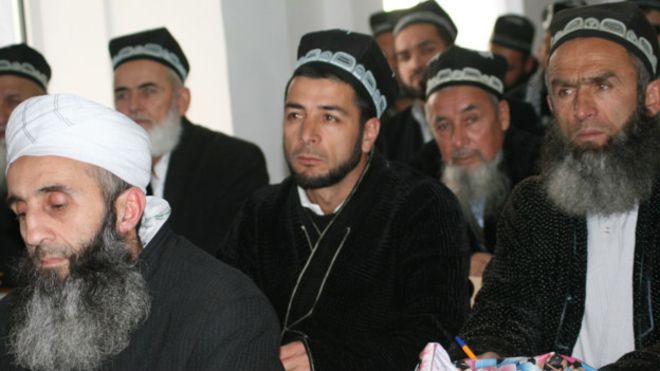 تاجکستان کې دوه ممثلین کولی شي د لنډې مودې لپاره اوږدې ږیرې ولري، د تفریط انتها!