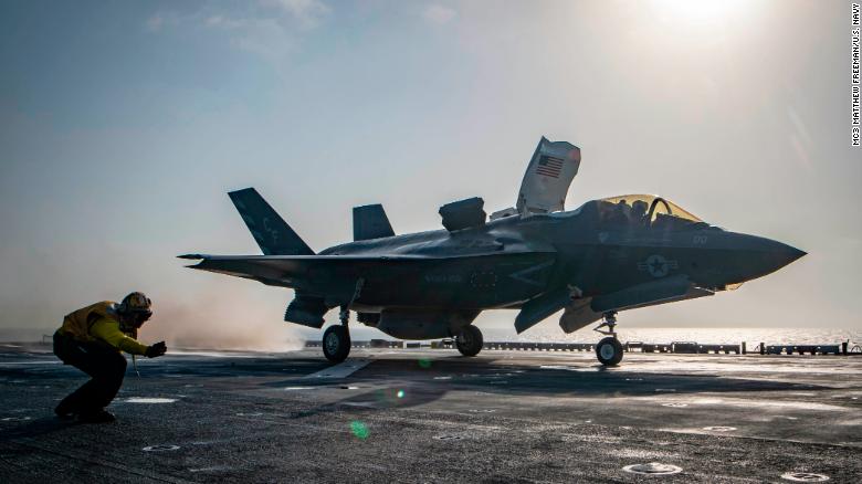 د امريکا د بحري پوځ ۱۱۵ مېلېونه ډالر ارزښت لرونکې (F-35B) جېټ الوتکه لوېدلې ده