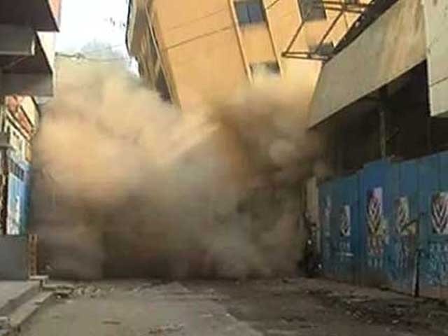 پاکستان ستر ښار کراچۍ کې یو ۶ منزله کور غورځېدلی   
