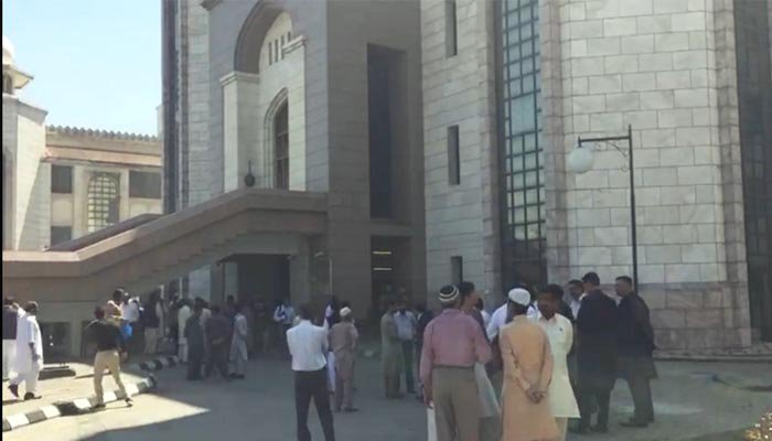 بېړنی خبر: د عمران خان دفتر کې اور لګېدلی دی