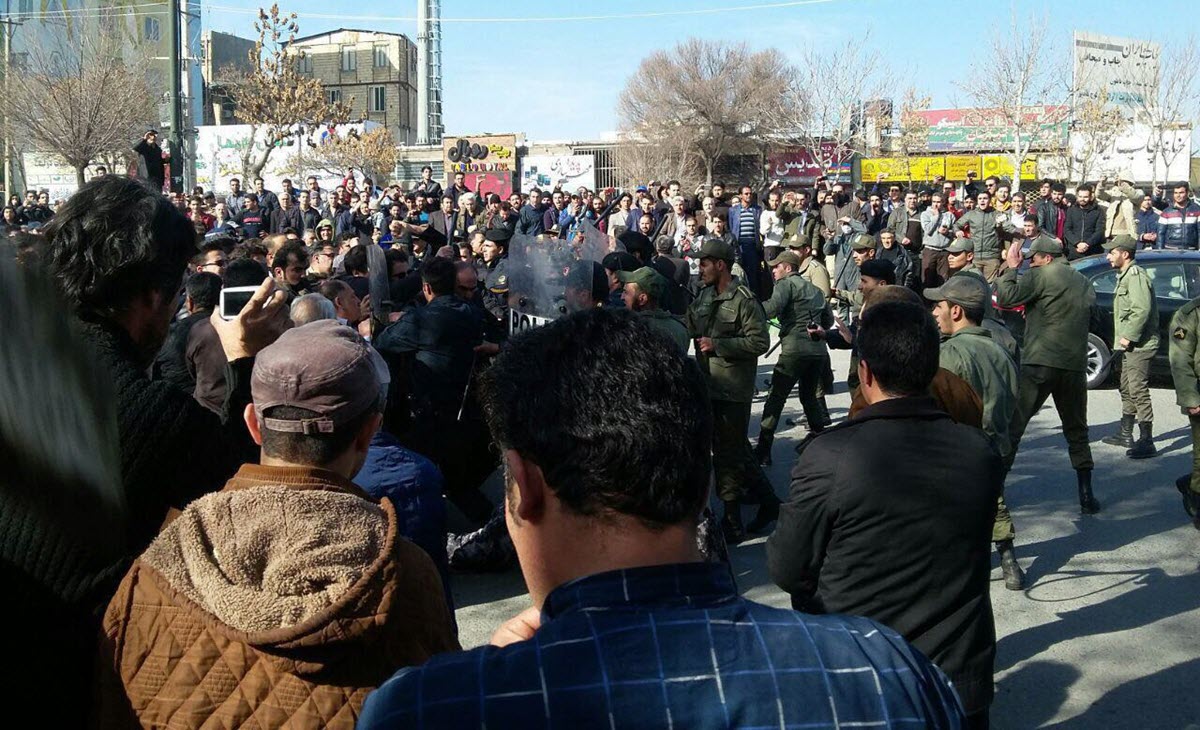 د ایران ولسمشر وایي لاریون د خلکو حق دی خو تاوتریخوالی باید ونشي