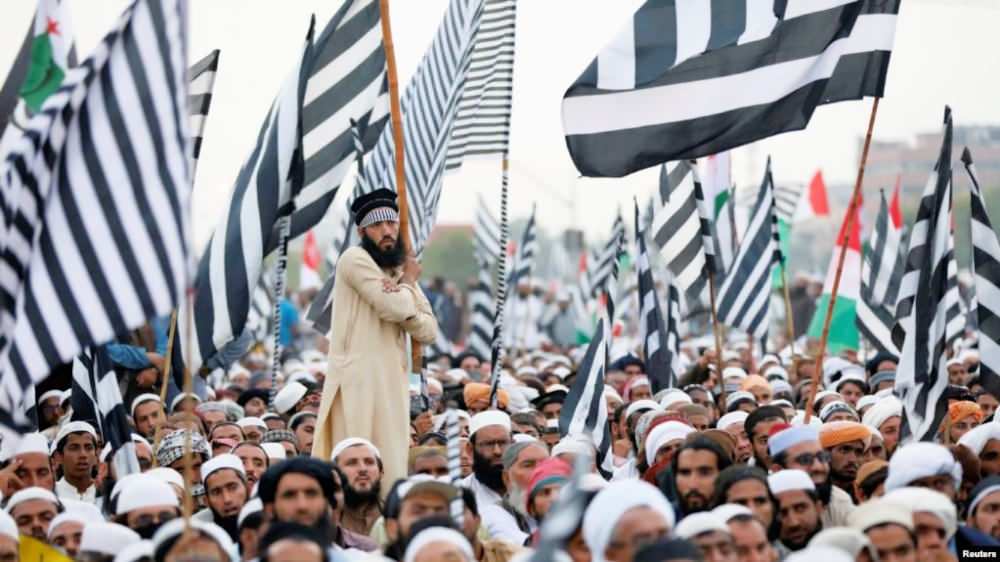 فضل رحمان او طرفدارانو یې د حکومت پرضد د سړکونو بندولو ناستې ختمې کړې   