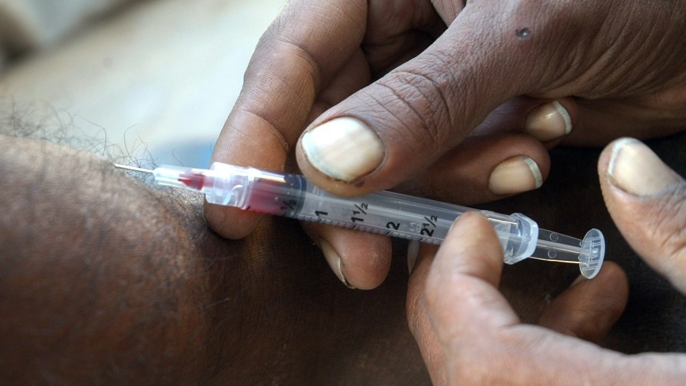 پاکستاني ډاکټر ۹۰ کسان په HIV اخته کړل 