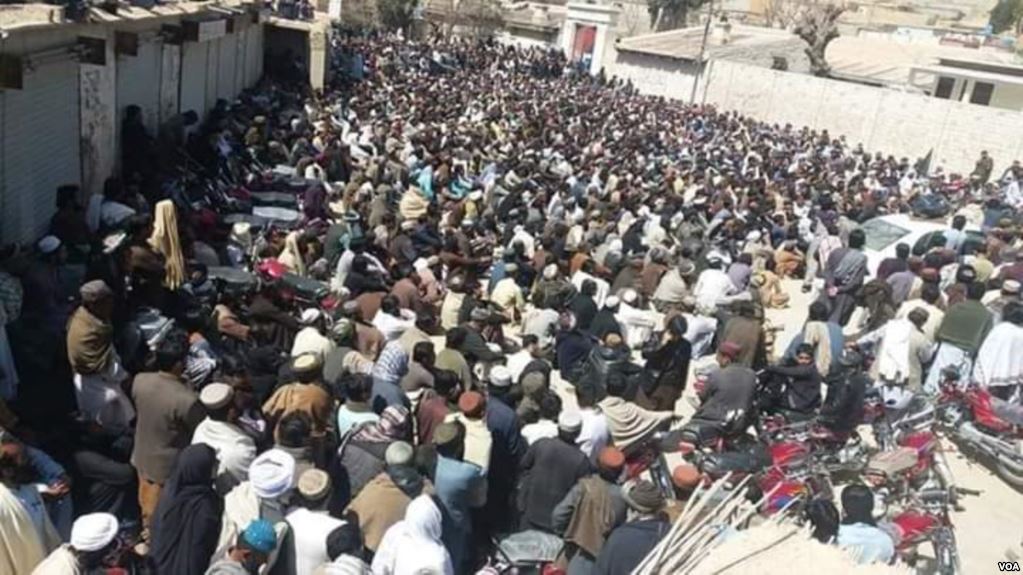 بلوچستان کې لاریون کوونکي: نن موږ خبر یو چې زموږ د سر دوښمنان د پاکستان حکومت مېجران او کرنلان دي