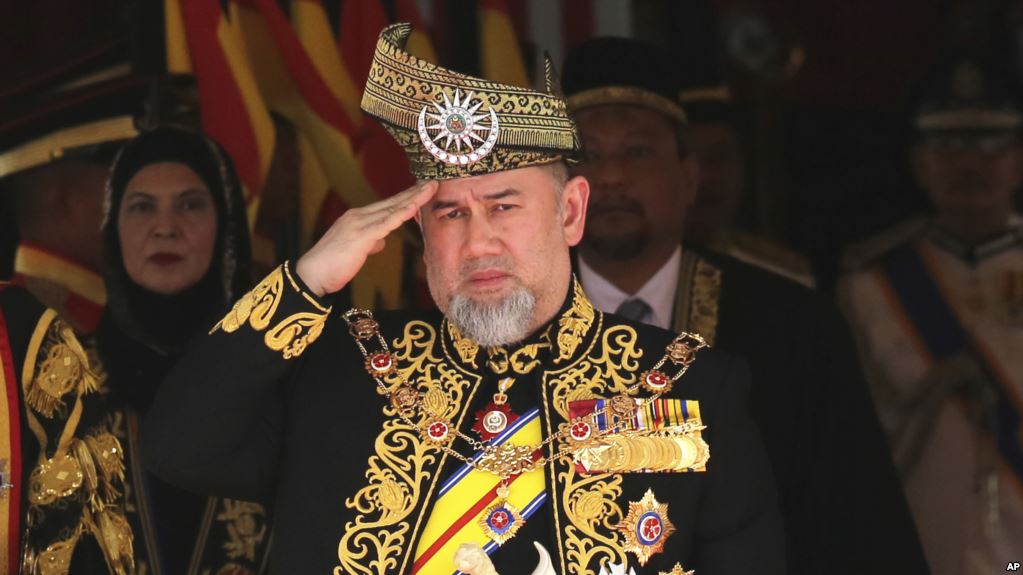 د مالېزيا پاچا (سلطان محمد) په يوې روسۍ جينۍ عاشق شوی او پاچاهي يې پرېښوده 
