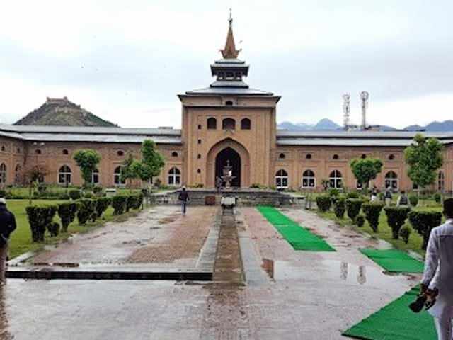 سري نګر جامع جومات د ۴ میاشتو وروسته یو ځل بیا پرانیستل شو   