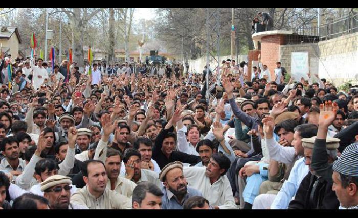پاړاچنار کې لسګونه زره کسانو د پاکستان دولت پر وړاندې لاریونونه کړي