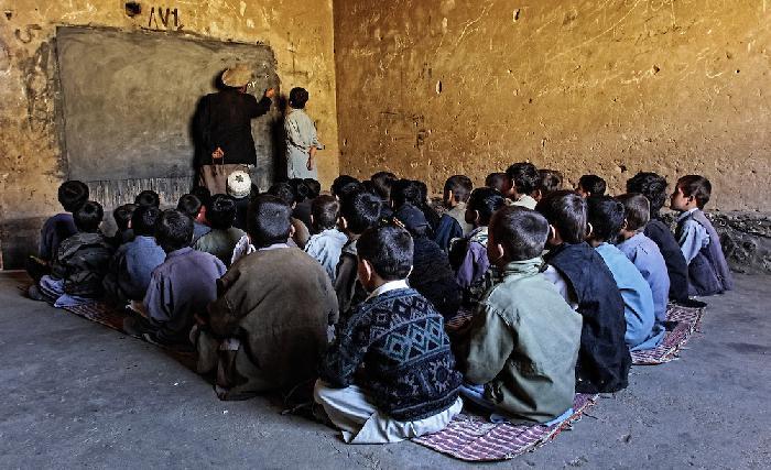 معارف افغانستان در کشاکش حکومت و طالبان