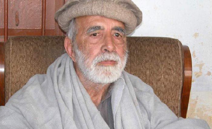 خوار خټک ته ګوره چې نظمونه په اوبو ليکي! 