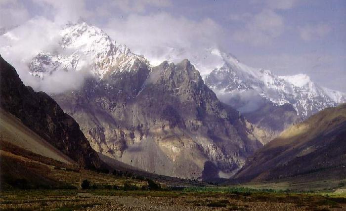 پامیر د فیصل اباد په لومه  کې