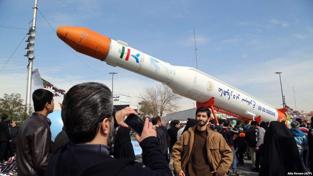 ايران ته د امريکا خبرداری: فضا ته د راکټونو له توغولو ډډه وکړه 