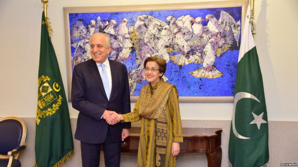 د افغان سولې خبرو په پار خليلزاد اسلام اباد ته رسېدلی او له ميرمن تهمینه جنجوعه سره يې وکتل 