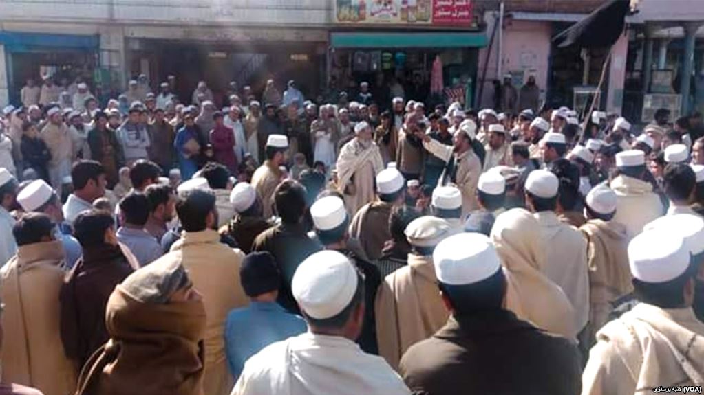 لاريون کوونکي: د پاکستان پوځ د پښتنو ښځو څادر او د کورنیو عزت تر پښونه لاندې کوي 