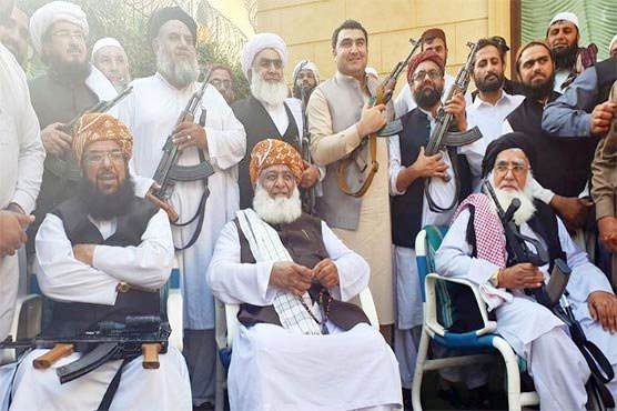 د مولانا فضل رحمان ګوند د پاکستان پر وړاندې وسلې پورته کړې   
