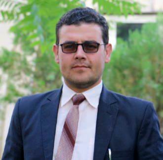 نیک بخت یې په بل ګوري او بدبخت یې پر ځان ! 