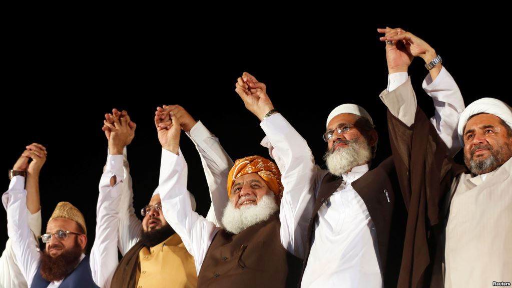 مولانا فضل الرحمان او نورو مذهبي مشرانو ټاکنې بايللې؛ اوس يې پايلې نه مني