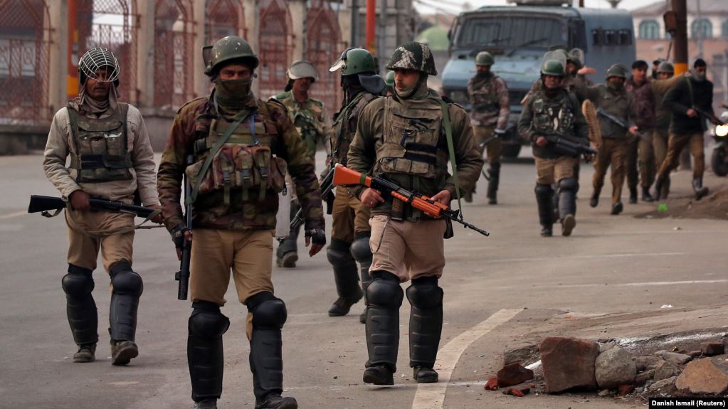 کشمير کې مسلمانانو نن د جمعې لمونځ د هندي پوځ د شديدو تدابيرو لاندې ادا کړ 