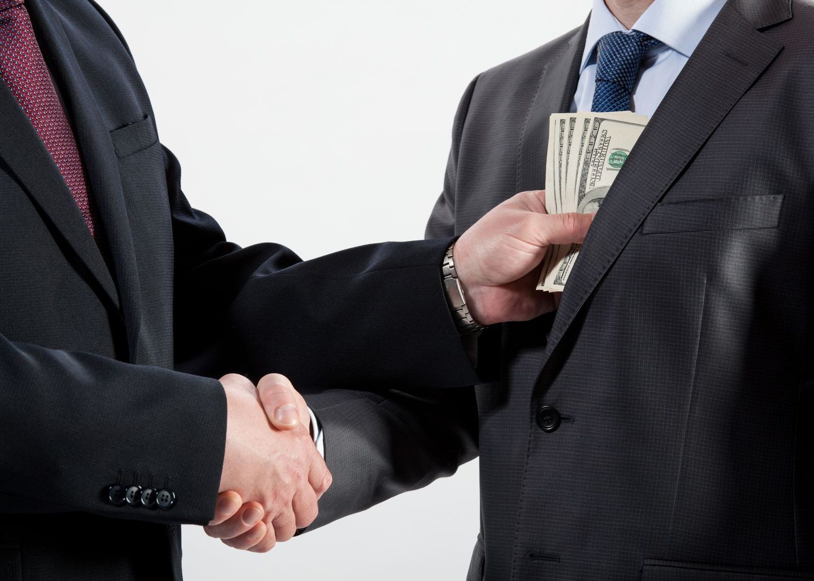 آیا تنها با ممنوع الخروج شدن متهمین به فساد، مشکل حل میګردد؟