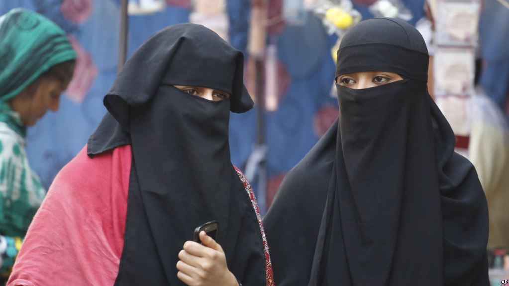 هند کې يو سياسي ګوند: مسلمانو نجونو او ميرمنو باندې حجاب بند کړئ 