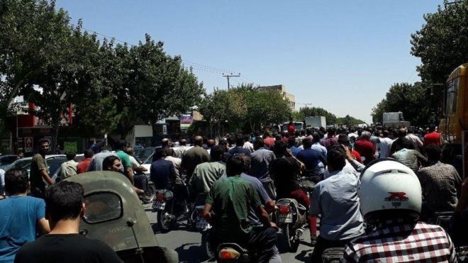 ايران: د اقتصادي وضعیت د خرابېدو پر ضد لاريونونه په تاوترخوالي اوښتي
