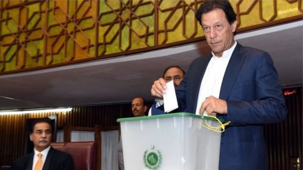 عمران خان د پاکستان لومړی وزير وټاکل شو