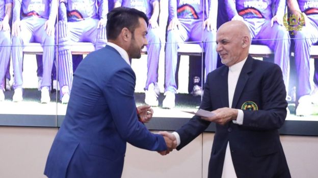 افغان لوبغاړی راشد خان په نړيوالو يوه ورځنيو لوبو کې لومړۍ درجه الراونډر اعلان شو