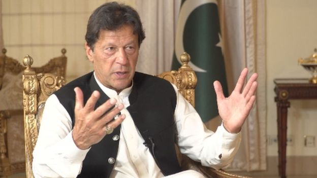 عمران خان: د هېواد دننه وسله والې ډلې به بې وسلې کړم 