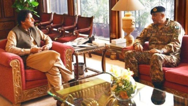 عمران خان باجوه درې کالونه نور هم د خپل هېواد د پوځ مشر وټاکلو