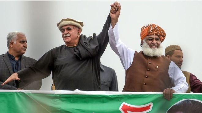 د مولانا فضل الرحمن ګواښ: د عمران خان حکومت يوازې دوه ورځې وخت لري 
