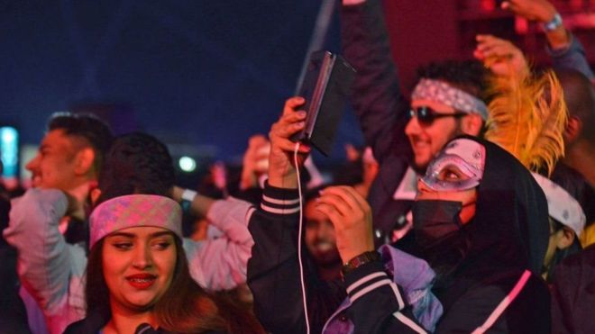 د عام ذوق قانون سرغړونکي به د زندان تر څنګ ۱۴۰۰ ډالره جریمه هم شي