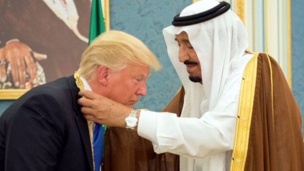 ټرمپ سعودي عربستان ته پوځيان لېږي پاچا سلمان يې هرکلی کړی