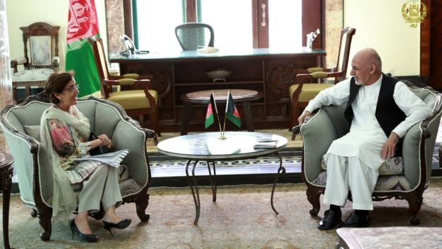 د پاکستان بهرنیو چارو مرستیالې له ولسمشر غني سره هم ولیدل