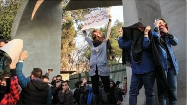 واشنګټن له تهرانه د لاریونوالو خوشي کول غوښتي