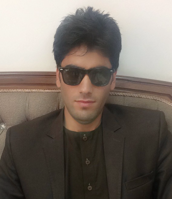 قانون جوړونکي او د ملي هویت پر سر معامله 