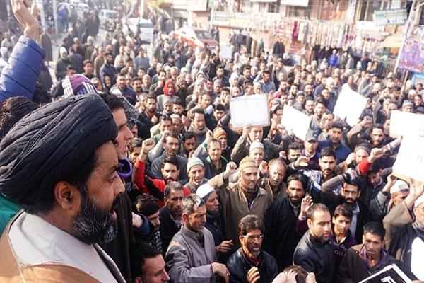په کشمیر کې په یوې ماشومې جنسي تيري او قتل خلک په غوسه کړي