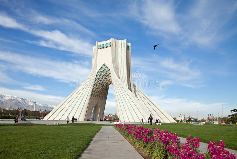 ايران: تهران ښاروالۍ د چمن په کرلو بندیز ولګاوه