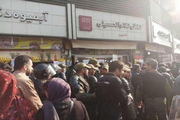 ایران: په مظاهرو کې شخړې شوي